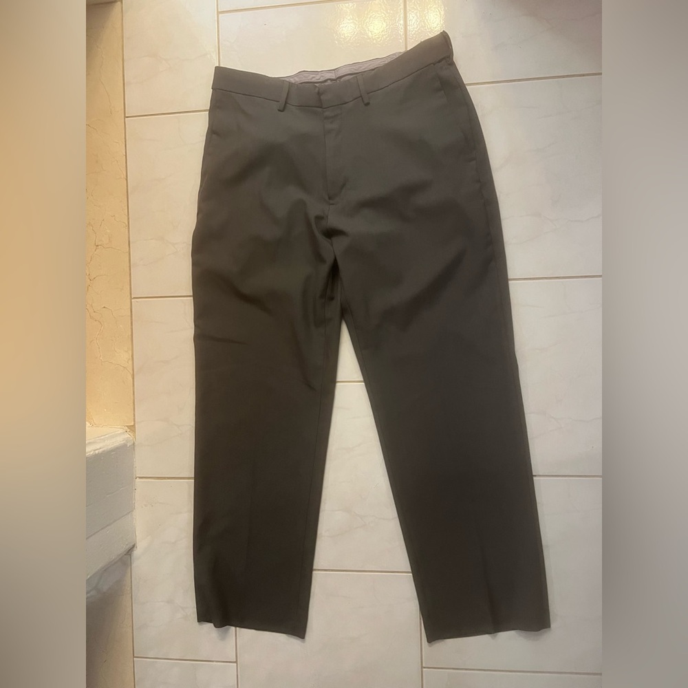 Haggar Men's Dark Gray Classic Fit Premium Stretch Dress Pants